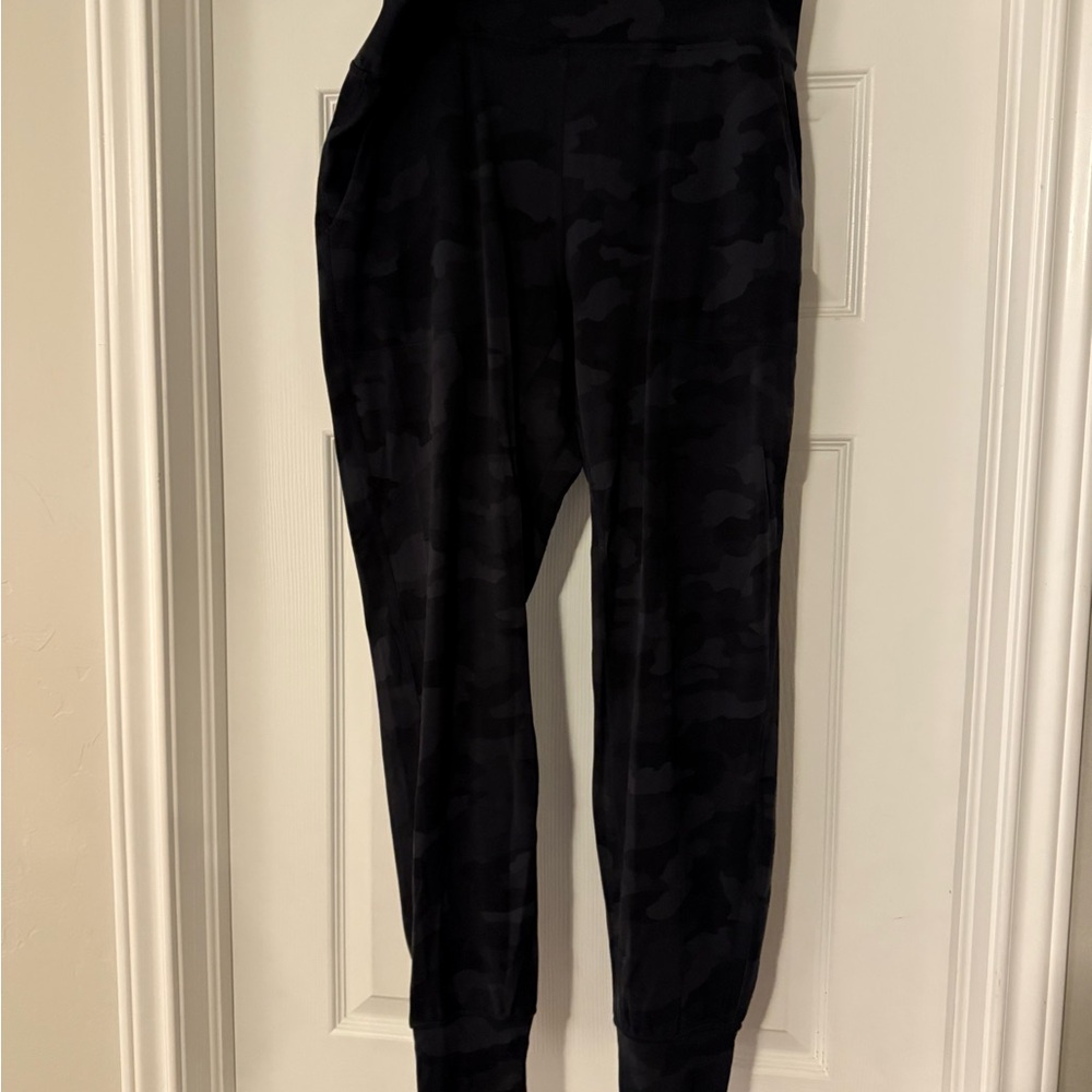 Lululemon Camouflage align joggers 28”